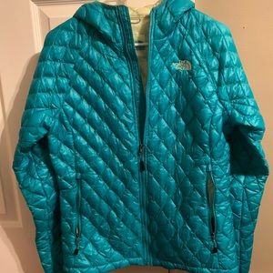 Quilted north face hooded thermoball jacket MEDIUM